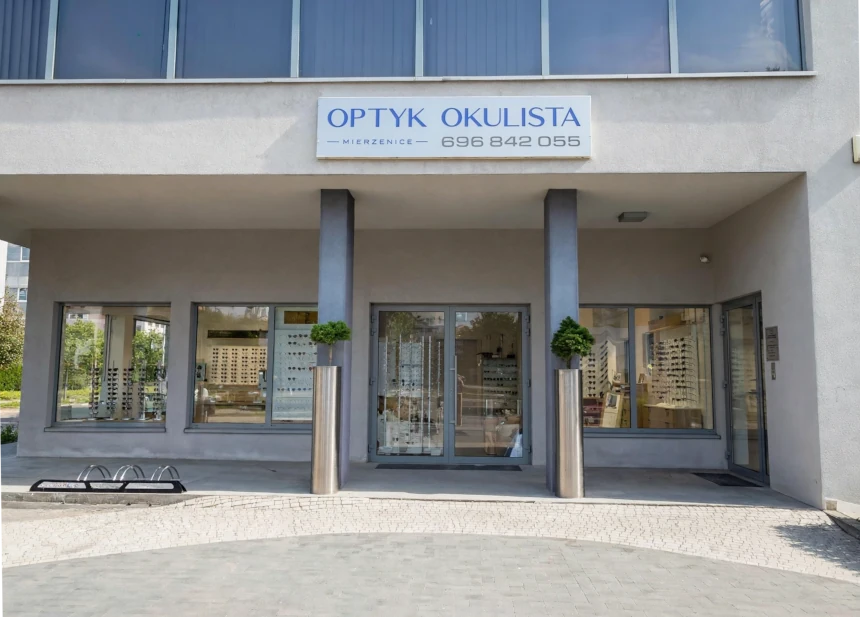 Wejście do salonu optycznego, Optyk Mickiewicza 39 Chojnice